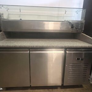 Meuble à pizza avec saladette