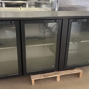 Arrière de bar noir
